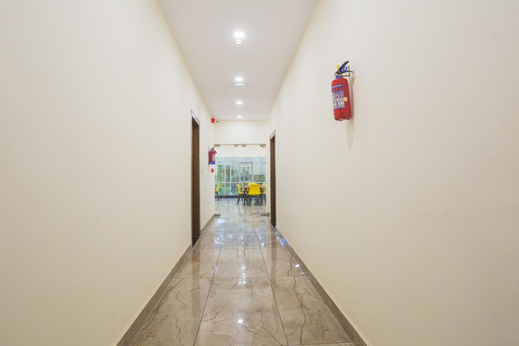 Super Townhouse Vikaspuri Hotel Delhi  Bagian luar foto