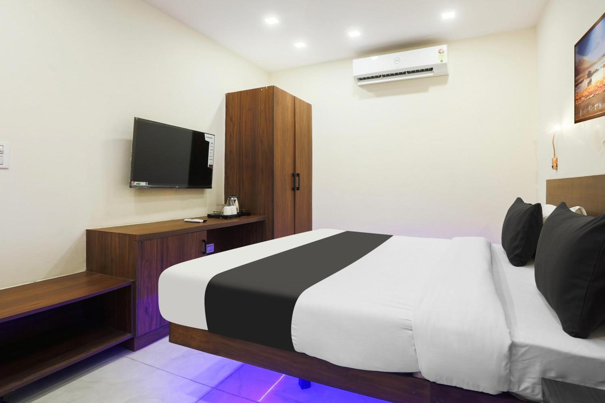 Super Townhouse Vikaspuri Hotel Delhi  Bagian luar foto