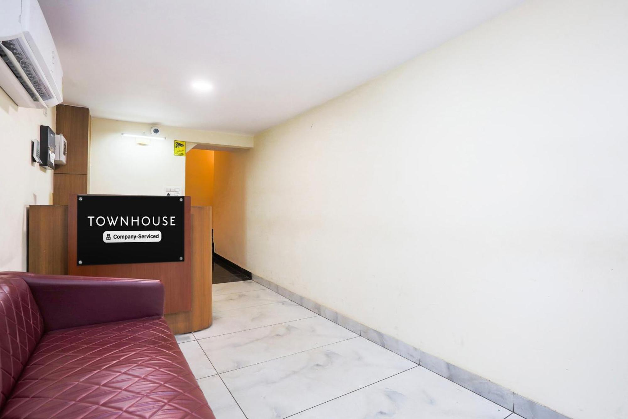 Super Townhouse Vikaspuri Hotel Delhi  Bagian luar foto