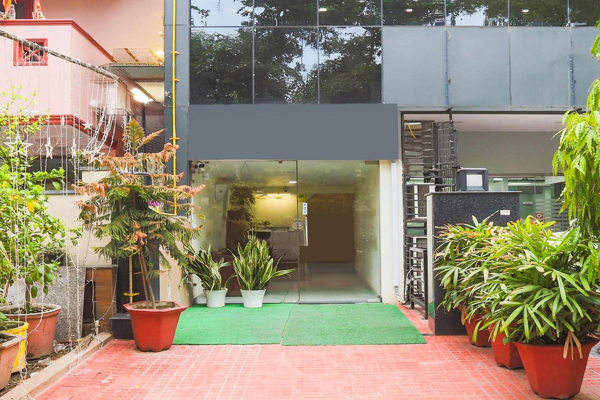 Super Townhouse Vikaspuri Hotel Delhi  Bagian luar foto