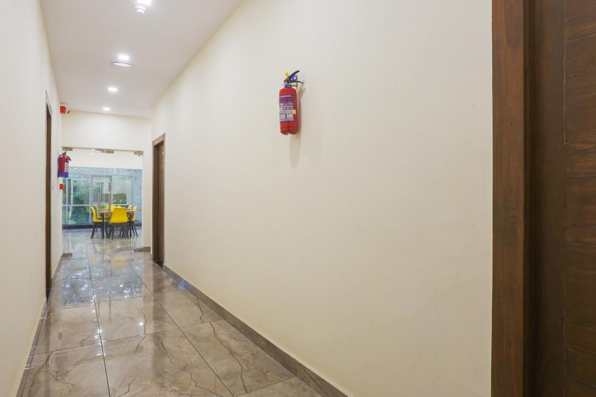Super Townhouse Vikaspuri Hotel Delhi  Bagian luar foto