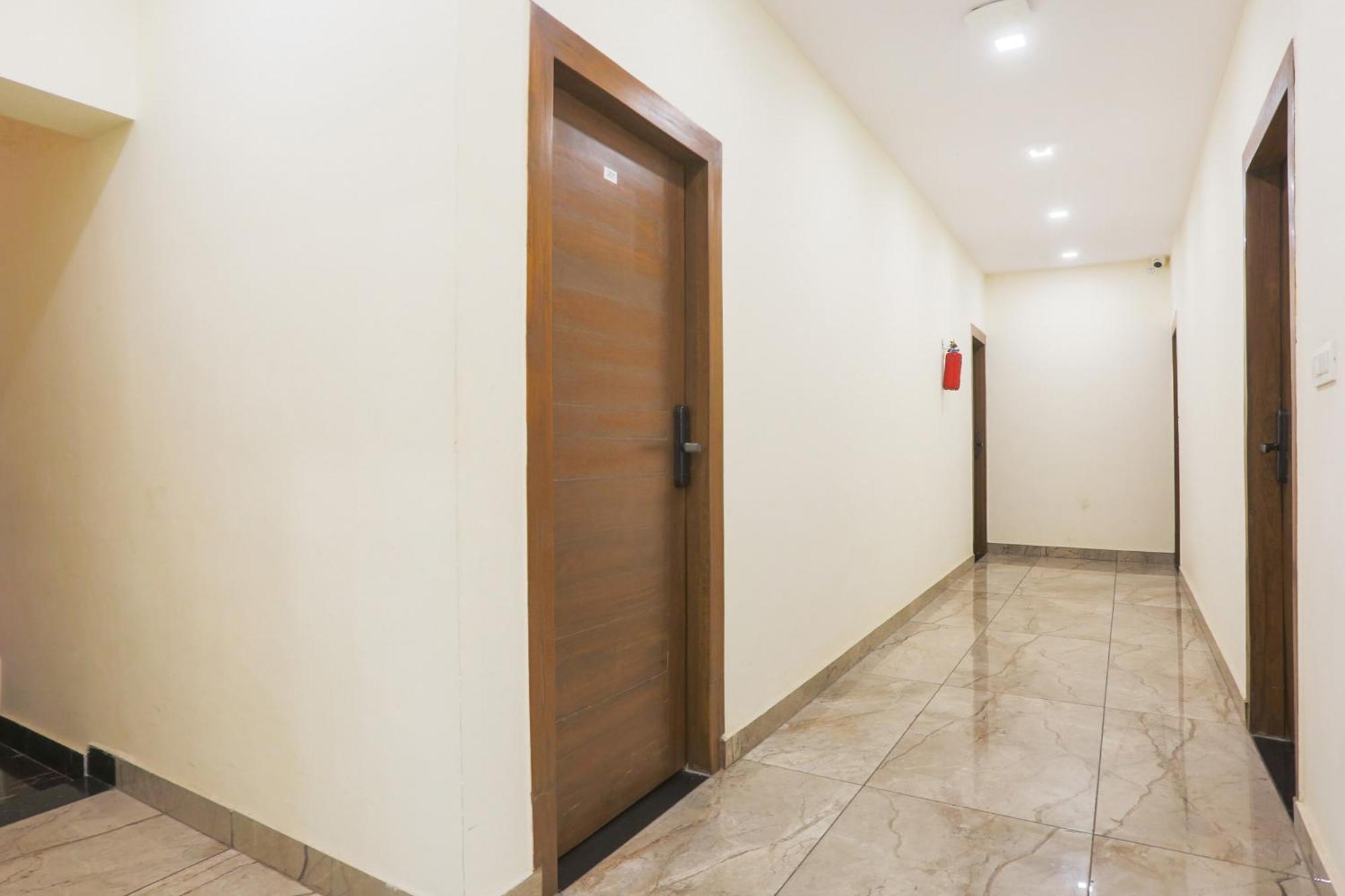 Super Townhouse Vikaspuri Hotel Delhi  Bagian luar foto