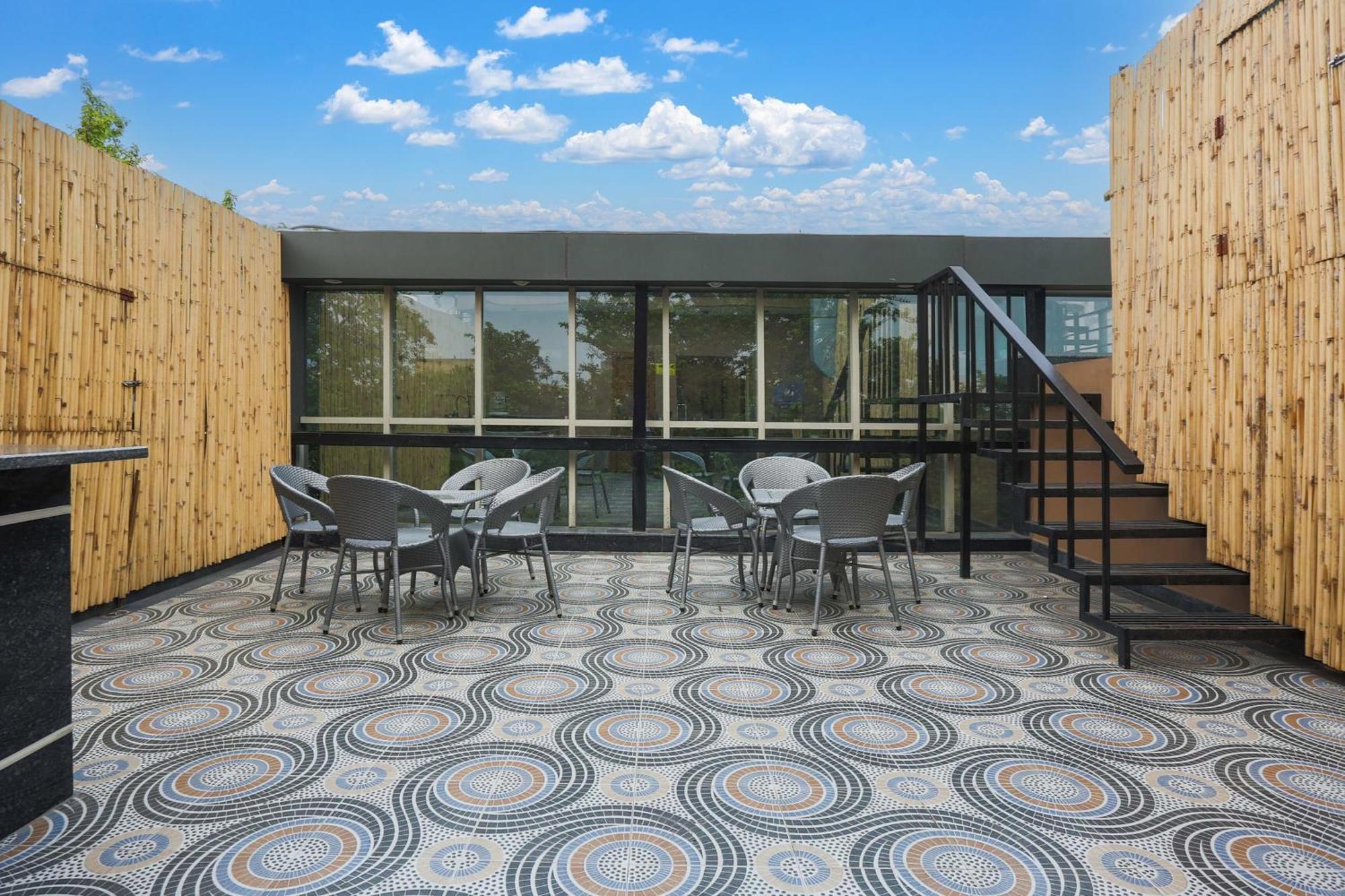 Super Townhouse Vikaspuri Hotel Delhi  Bagian luar foto