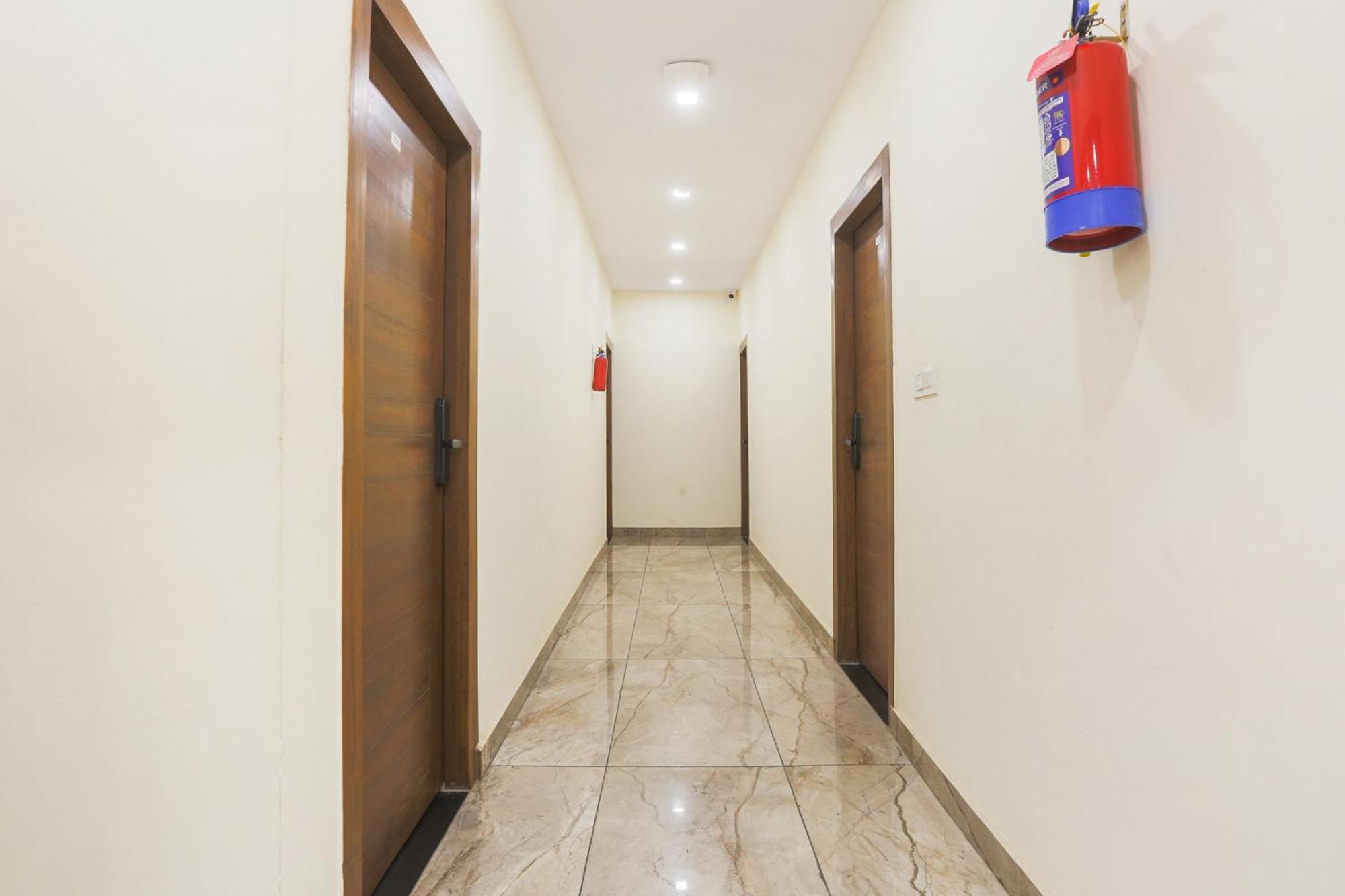 Super Townhouse Vikaspuri Hotel Delhi  Bagian luar foto